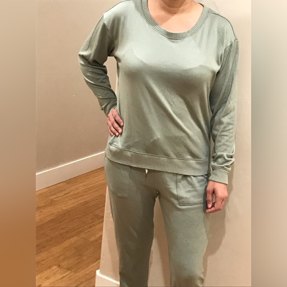 Honeydew Green Lightweight Stretchy Lounge Set Size Medium